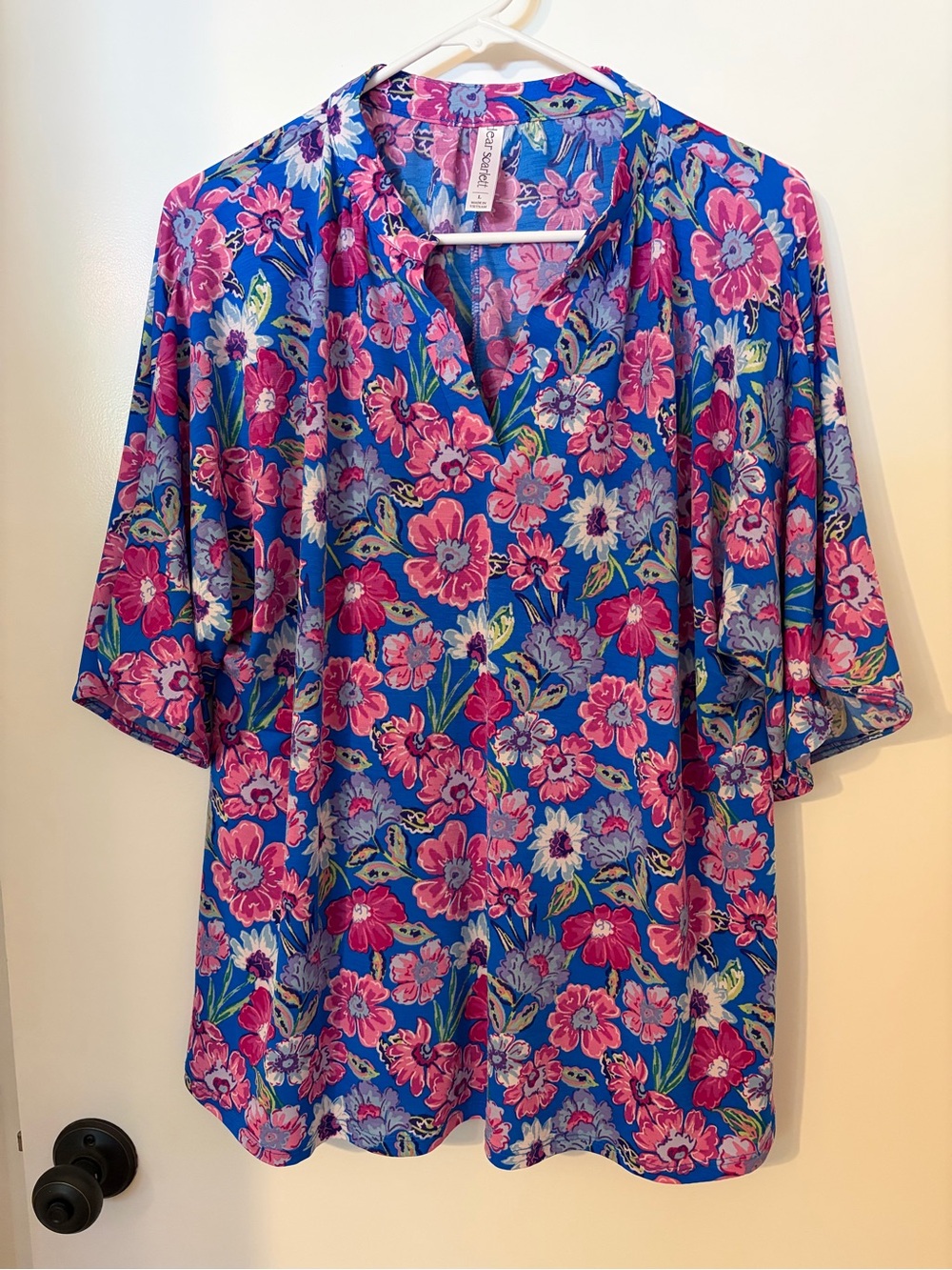 Dear Scarlett Breeze Blue & Pink Floral V-Neck Women’s Top - Size L